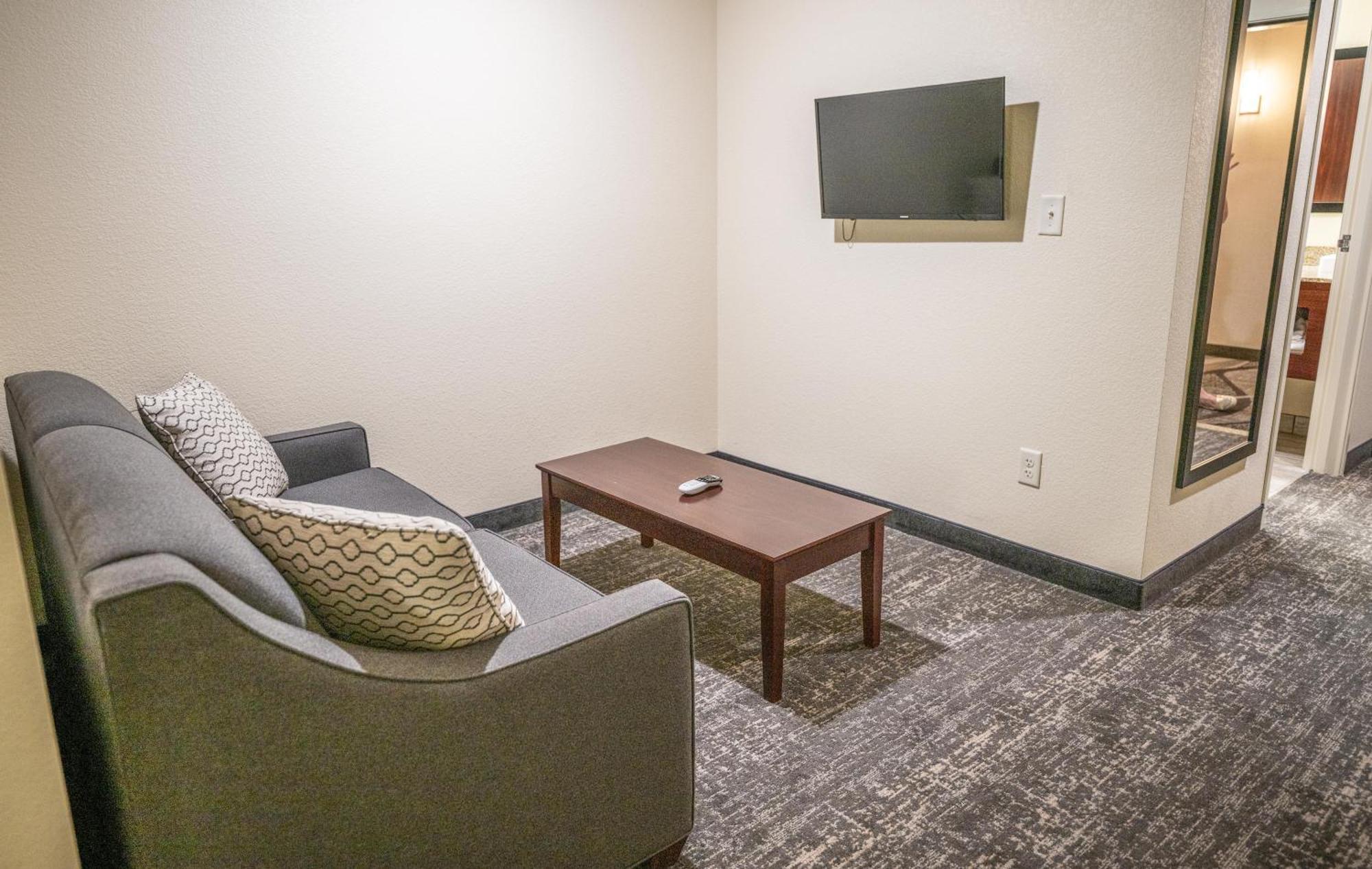 Cobblestone Hotel & Suites - Lamar Bagian luar foto