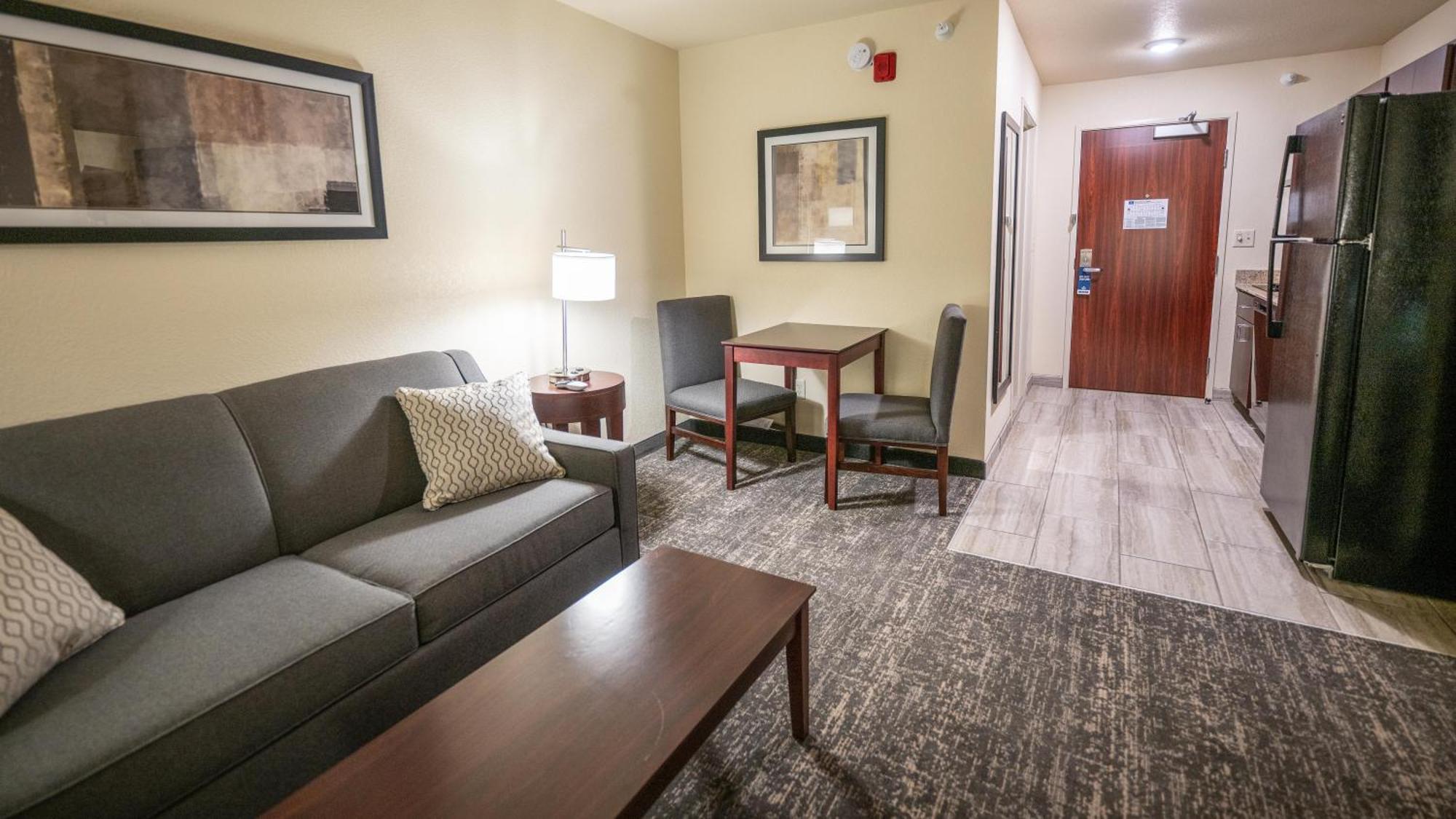 Cobblestone Hotel & Suites - Lamar Bagian luar foto