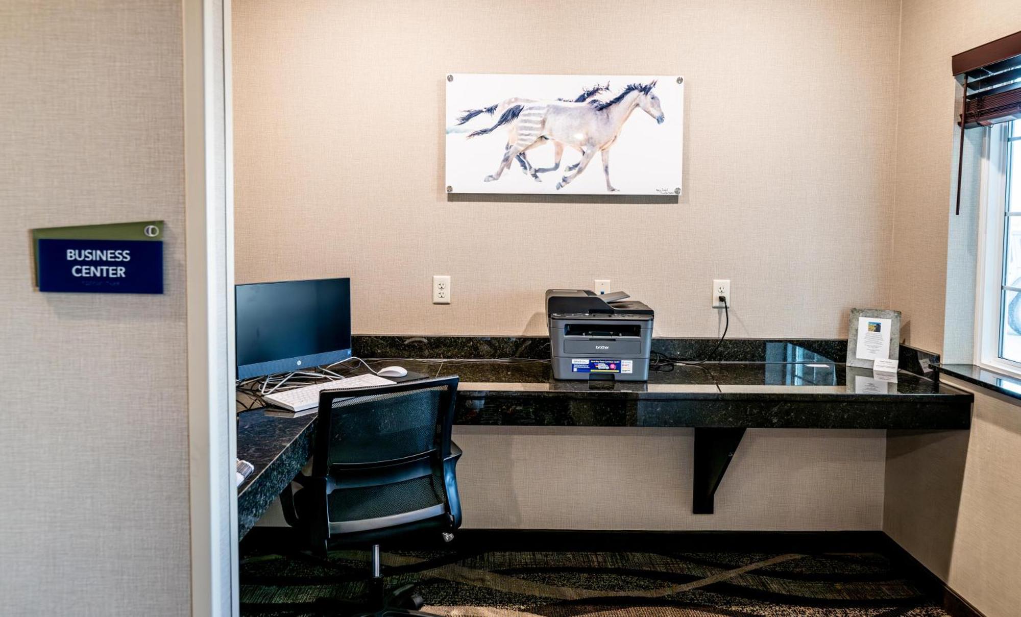 Cobblestone Hotel & Suites - Lamar Bagian luar foto