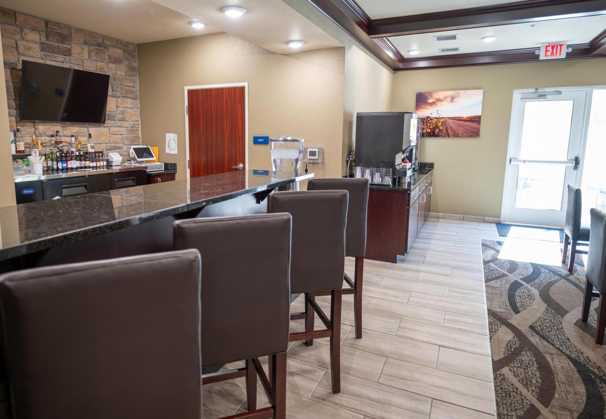Cobblestone Hotel & Suites - Lamar Bagian luar foto
