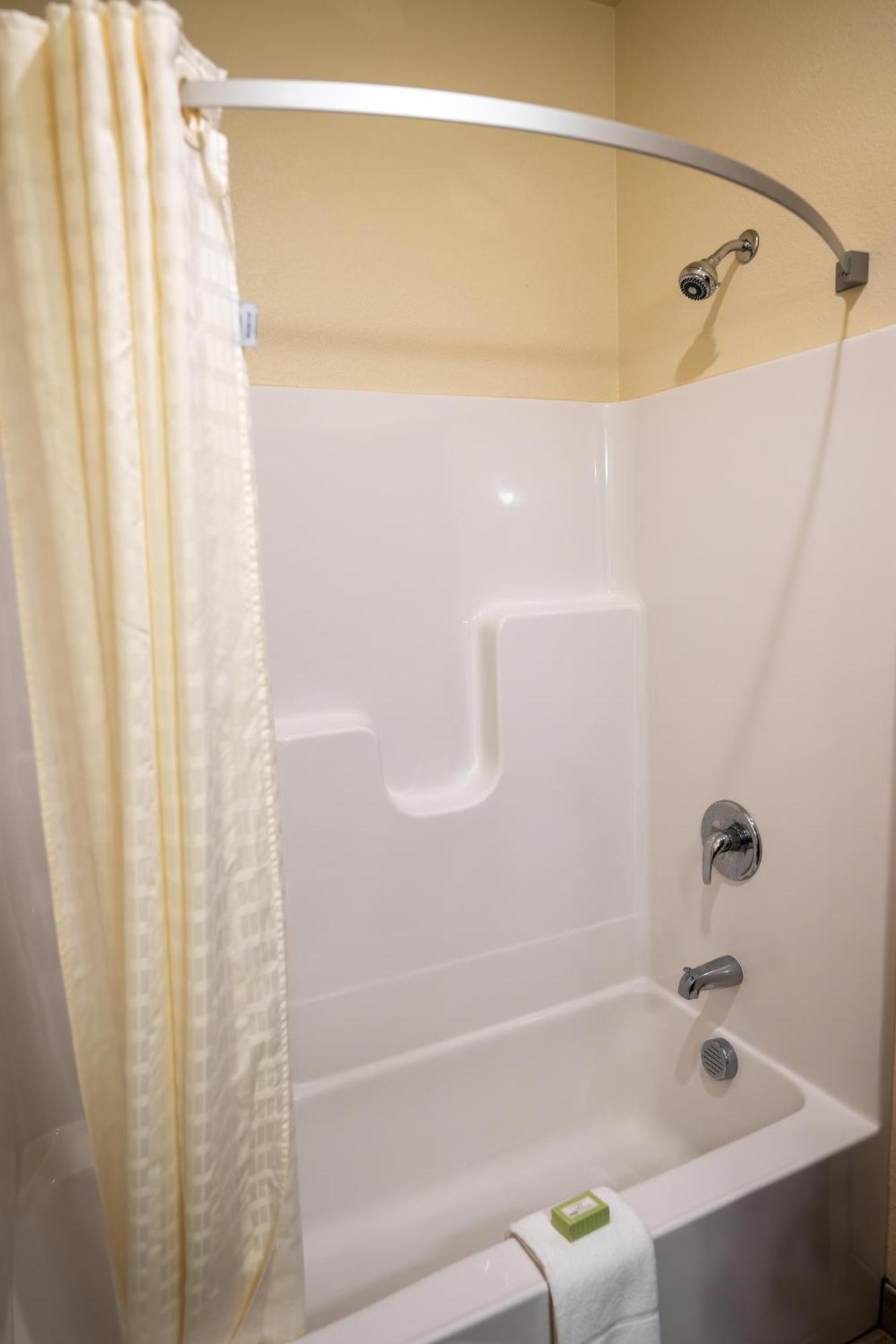 Cobblestone Hotel & Suites - Lamar Bagian luar foto